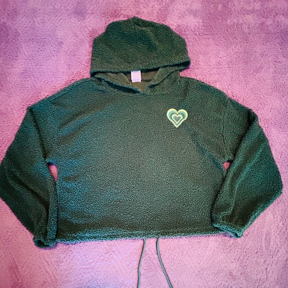 Matching green hoodie and short set size M(7-9)